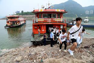 连场破门！马杜埃凯半场6次赢得对抗、4次抢断等多项数据均为最高