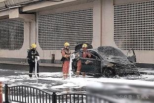 妻子谈马赫雷斯转会：巨大冲击，前一天还在度假，第二天就搬沙特